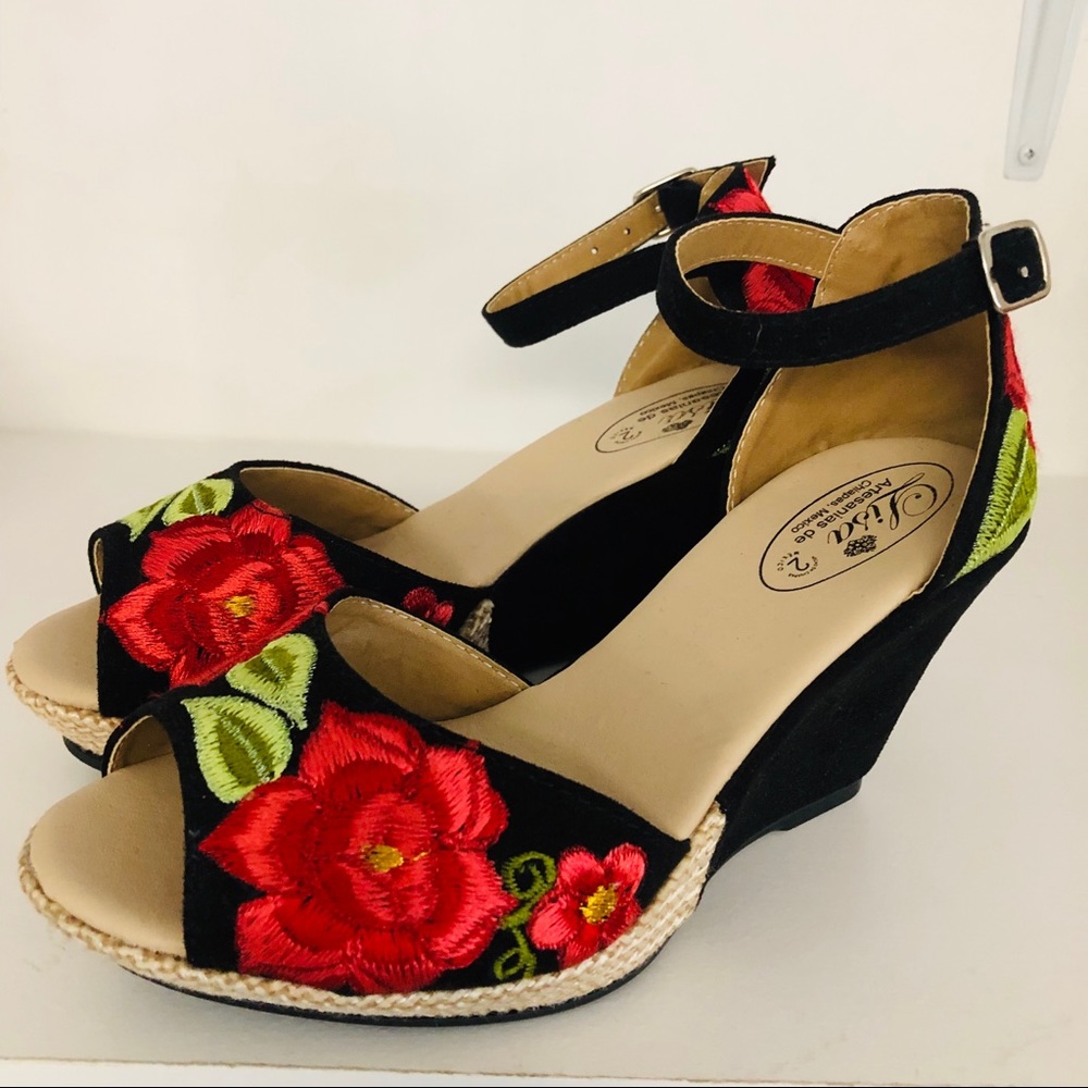 Mexican Embroidered Red Roses Wedge Sandals - Picture 7 of 7